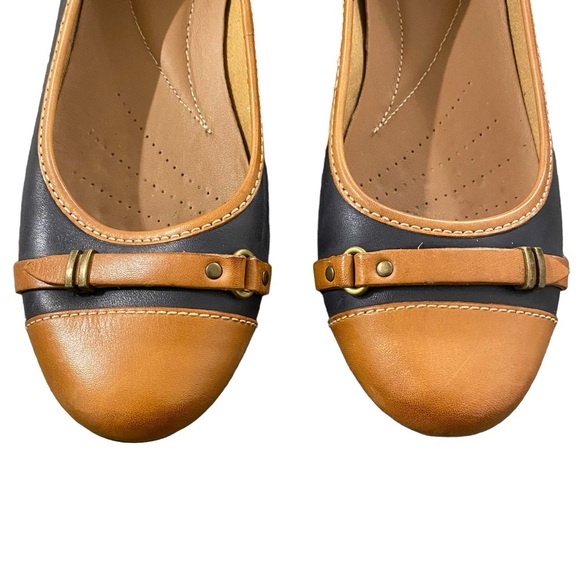 Clarks Henderson Bird Leather Flats - Picture 6 of 10